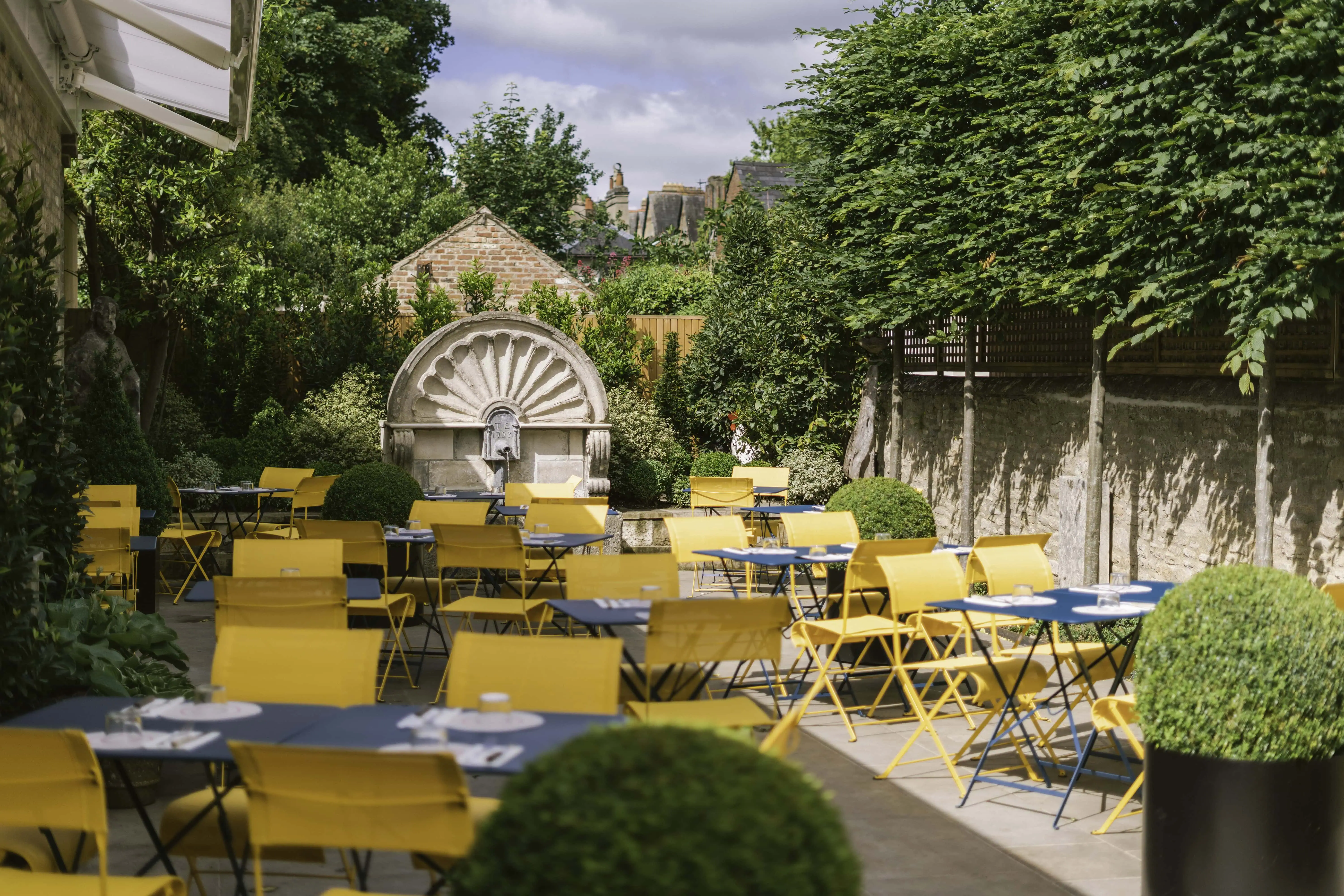 0001 - 2022 - Gees Restaurant & Bar - Oxford - High res - Secret Garden Terrace Sun