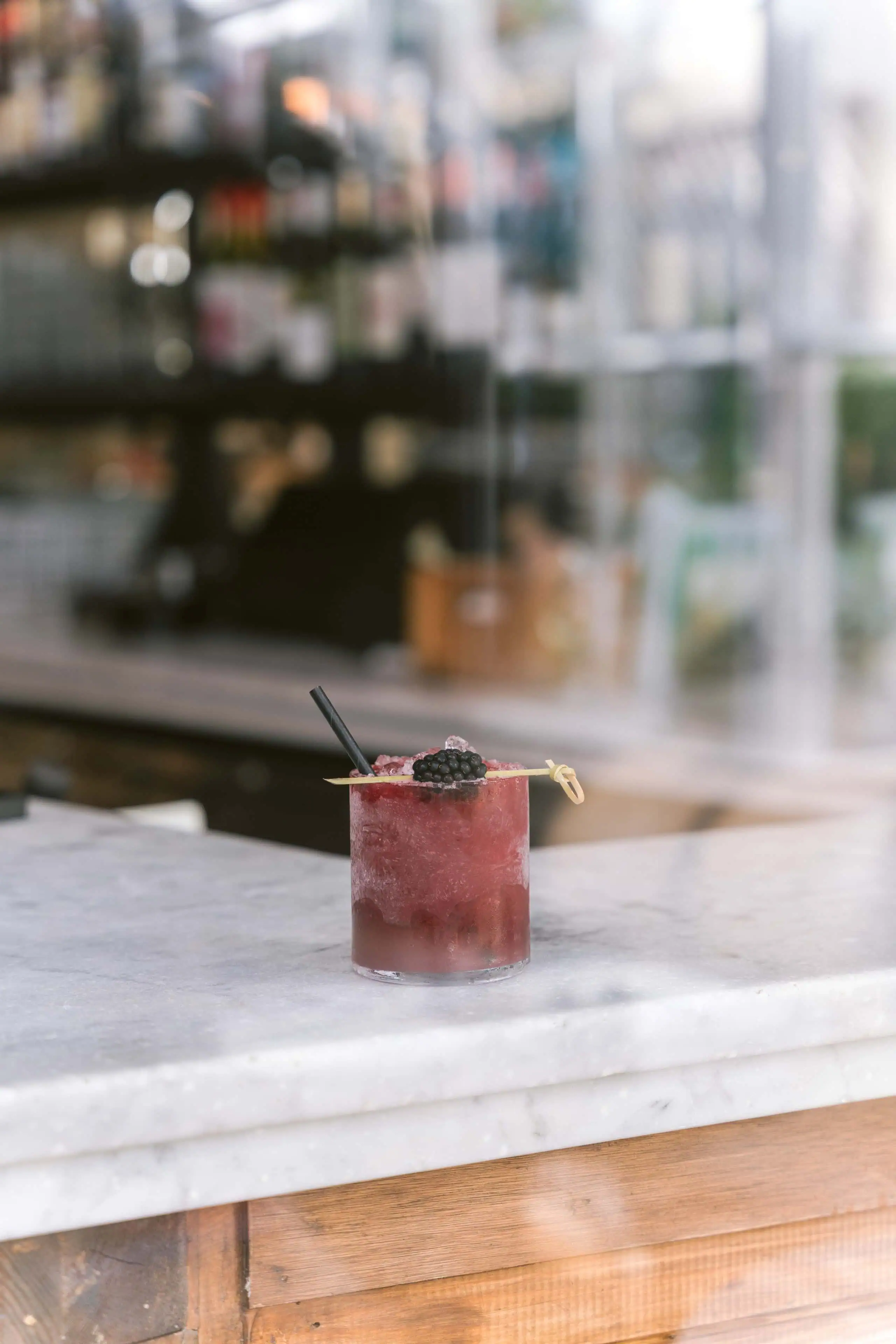 0002 - 2022 - Gees Restaurant & Bar - Oxford - High Res - Bar Cocktail M&ucirc;re Caipirinha - Web Hero