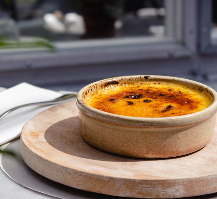 0038 - 2021 - Gees Restaurant & Bar - Oxford - High Res - Pudding Cr&egrave;me Br&ucirc;l&eacute;e - Web Feature
