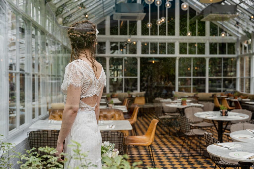 A7R02816 - 2023 - Gees Restaurant & Bar - Oxford - High Res - Spring Wedding Glasshouse Flowers - Web Feature
