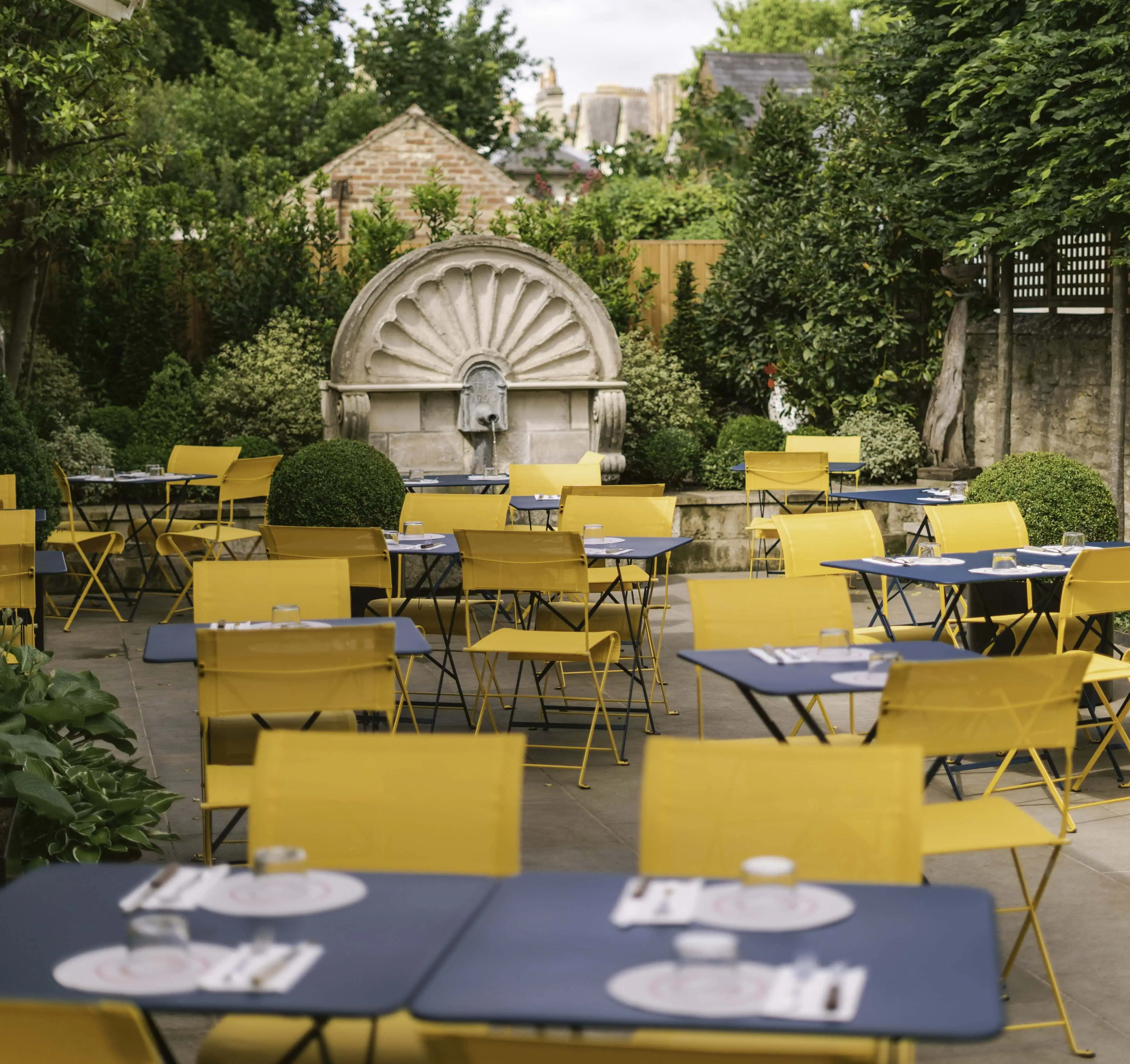0002-2022-Gees-Restaurant-Bar-Oxford-High-res-Secret-Garden-Terrace-Sun-aspect-ratio-4243-3995